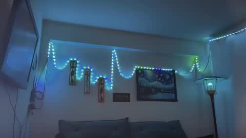 Snapshot of enjoythetrip chatting on 09.09.25 Luke online show from 09.09.25