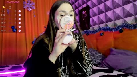 Snapshot of enn_allenn chatting on 12.28.24 enn_allenn online show from 12.28.24
