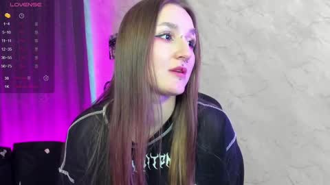 Snapshot of enn_allenn chatting on 03.09.25 enn_allenn online show from 03.09.25