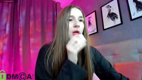 Snapshot of enn_allenn chatting on 10.19.25 enn_allenn online show from 10.19.25