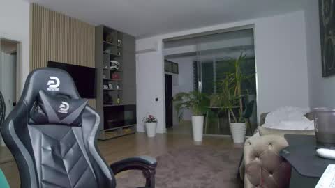 Snapshot of enrikoblue chatting on 03.04.25 Erik online show from 03.04.25