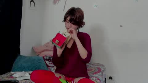 Snapshot of ephemeral_hot chatting on 12.19.24 Leyla online show from 12.19.24