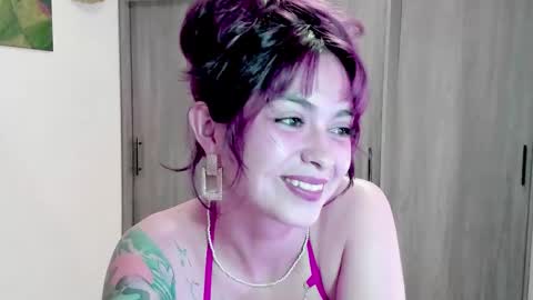Snapshot of ephemeral_hot chatting on 10.23.25 Leyla online show from 10.23.25