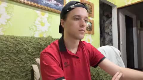 Snapshot of eric_blond chatting on 10.01.25 Eric online show from 10.01.25