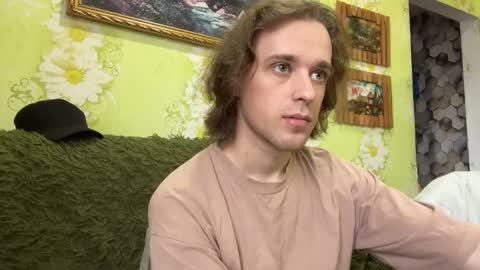 Snapshot of eric_blond chatting on 10.02.25 Eric online show from 10.02.25