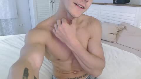 Snapshot of eric_crush chatting on 09.25.25 Eric Crush online show from 09.25.25