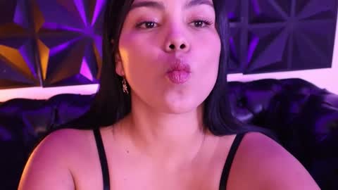 erica_adams_ online show from 12.02.25