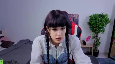 Snapshot of erica_peach chatting on 10.04.25 Erika online show from 10.04.25