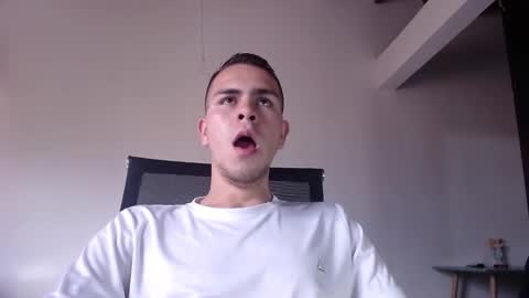 Snapshot of erik_rodriguez chatting on 03.02.25 Erik rodriguez online show from 03.02.25