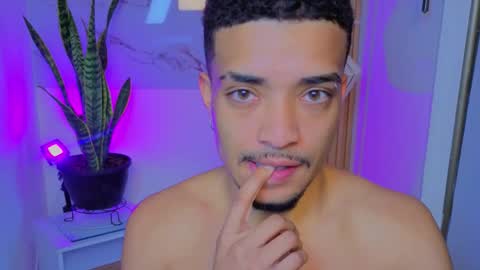Snapshot of eros_chipre chatting on 10.15.25 Eros online show from 10.15.25
