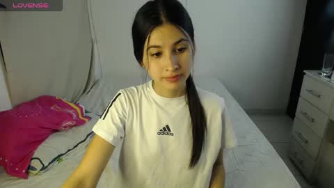 Snapshot of erosgirls_ chatting on 09.30.25 erosgirls_ online show from 09.30.25