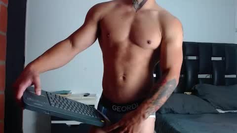 Snapshot of erosscott chatting on 10.07.25 Eros online show from 10.07.25