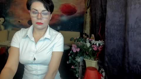 Snapshot of erotic_dessire chatting on 01.12.25 Eve online show from 01.12.25