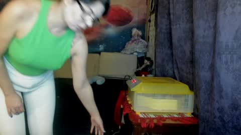 Snapshot of erotic_dessire chatting on 01.15.25 Eve online show from 01.15.25