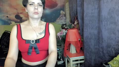 Snapshot of erotic_dessire chatting on 01.24.25 Eve online show from 01.24.25