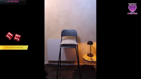 Snapshot of eroticaeva chatting on 01.12.25 Eva online show from 01.12.25