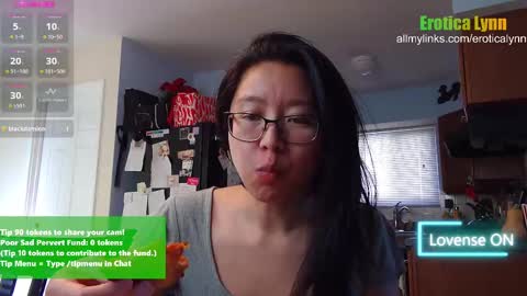 Snapshot of eroticalynn chatting on 02.20.25 Lynn online show from 02.20.25