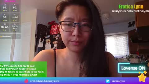 Snapshot of eroticalynn chatting on 03.12.25 Lynn online show from 03.12.25