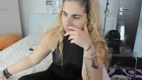 Snapshot of eroticsensualkitty4u chatting on 12.10.24 eroticsensualkitty4u online show from 12.10.24