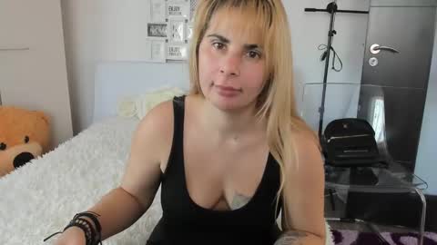 Snapshot of eroticsensualkitty4u chatting on 12.12.24 eroticsensualkitty4u online show from 12.12.24