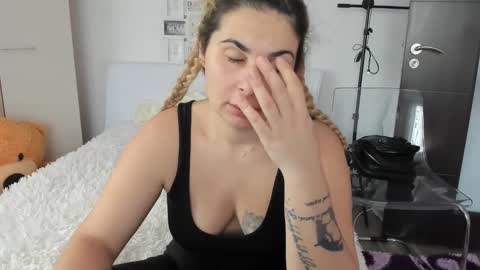 Snapshot of eroticsensualkitty4u chatting on 12.28.24 eroticsensualkitty4u online show from 12.28.24