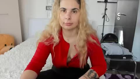 Snapshot of eroticsensualkitty4u chatting on 01.07.25 eroticsensualkitty4u online show from 01.07.25