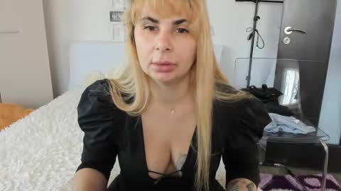 Snapshot of eroticsensualkitty4u chatting on 01.11.25 eroticsensualkitty4u online show from 01.11.25