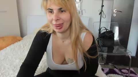 Snapshot of eroticsensualkitty4u chatting on 01.15.25 eroticsensualkitty4u online show from 01.15.25