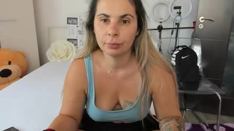 Snapshot of eroticsensualkitty4u chatting on 09.09.25 eroticsensualkitty4u online show from 09.09.25
