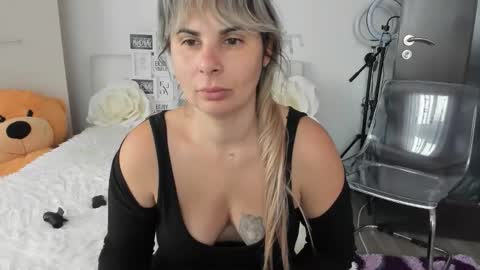 Snapshot of eroticsensualkitty4u chatting on 10.16.25 eroticsensualkitty4u online show from 10.16.25