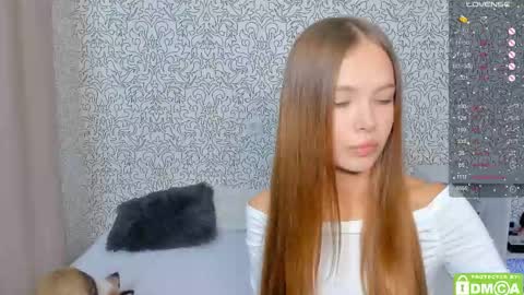 Snapshot of eshcka chatting on 09.24.25 Megan and Brad online show from 09.24.25