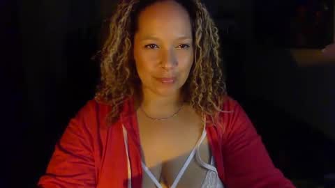 Snapshot of esmeluvs chatting on 09.20.25 Esme Luv online show from 09.20.25