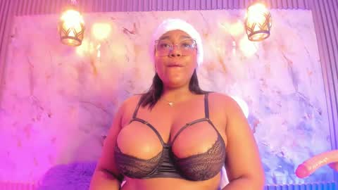 Snapshot of esmeralda_duarte chatting on 12.31.24 esmeralda online show from 12.31.24