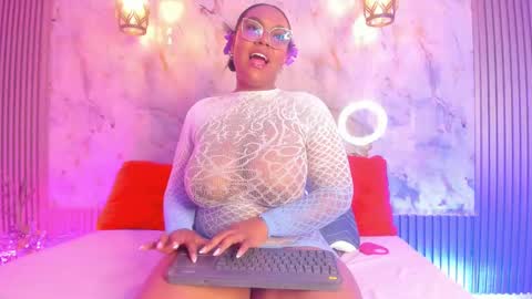 Snapshot of esmeralda_duarte chatting on 01.23.25 esmeralda online show from 01.23.25