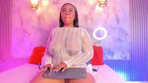 Snapshot of esmeralda_duarte chatting on 01.27.25 esmeralda online show from 01.27.25