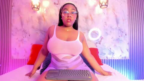Snapshot of esmeralda_duarte chatting on 02.03.25 esmeralda online show from 02.03.25