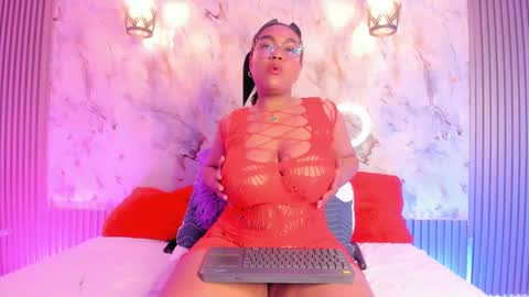 Snapshot of esmeralda_duarte chatting on 02.08.25 esmeralda online show from 02.08.25
