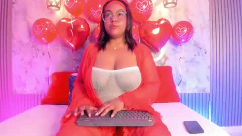 Snapshot of esmeralda_duarte chatting on 02.14.25 esmeralda online show from 02.14.25