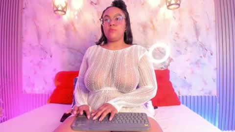 Snapshot of esmeralda_duarte chatting on 02.19.25 esmeralda online show from 02.19.25