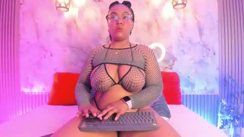 Snapshot of esmeralda_duarte chatting on 02.22.25 esmeralda online show from 02.22.25