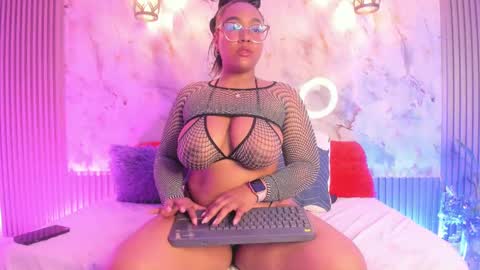 Snapshot of esmeralda_duarte chatting on 02.22.25 esmeralda online show from 02.22.25