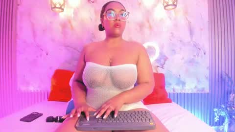 Snapshot of esmeralda_duarte chatting on 03.02.25 esmeralda online show from 03.02.25