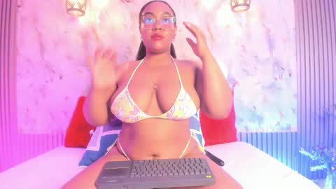 Snapshot of esmeralda_duarte chatting on 03.07.25 esmeralda online show from 03.07.25