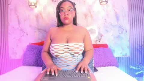 Snapshot of esmeralda_duarte chatting on 03.10.25 esmeralda online show from 03.10.25