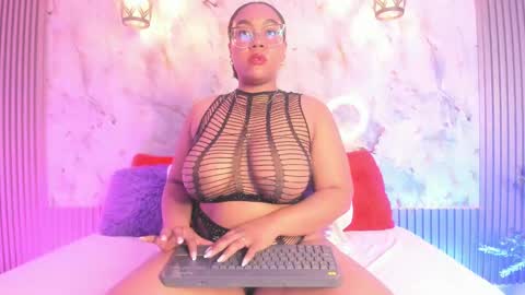 Snapshot of esmeralda_duarte chatting on 03.11.25 esmeralda online show from 03.11.25