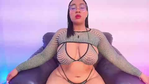 Snapshot of esmeralda_duarte chatting on 09.25.25 esmeralda online show from 09.25.25