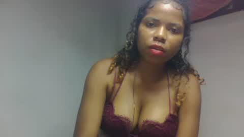 Snapshot of esmeraldae chatting on 10.04.25 esmeraldae online show from 10.04.25