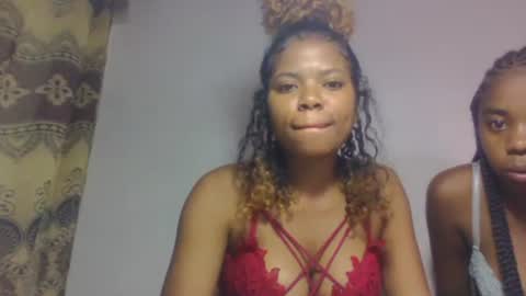 Snapshot of esmeraldae chatting on 10.07.25 esmeraldae online show from 10.07.25