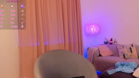 Snapshot of esmimilf chatting on 01.03.25 Esmi online show from 01.03.25
