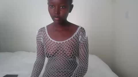 Snapshot of essypetite chatting on 11.18.25 essypetite online show from 11.18.25